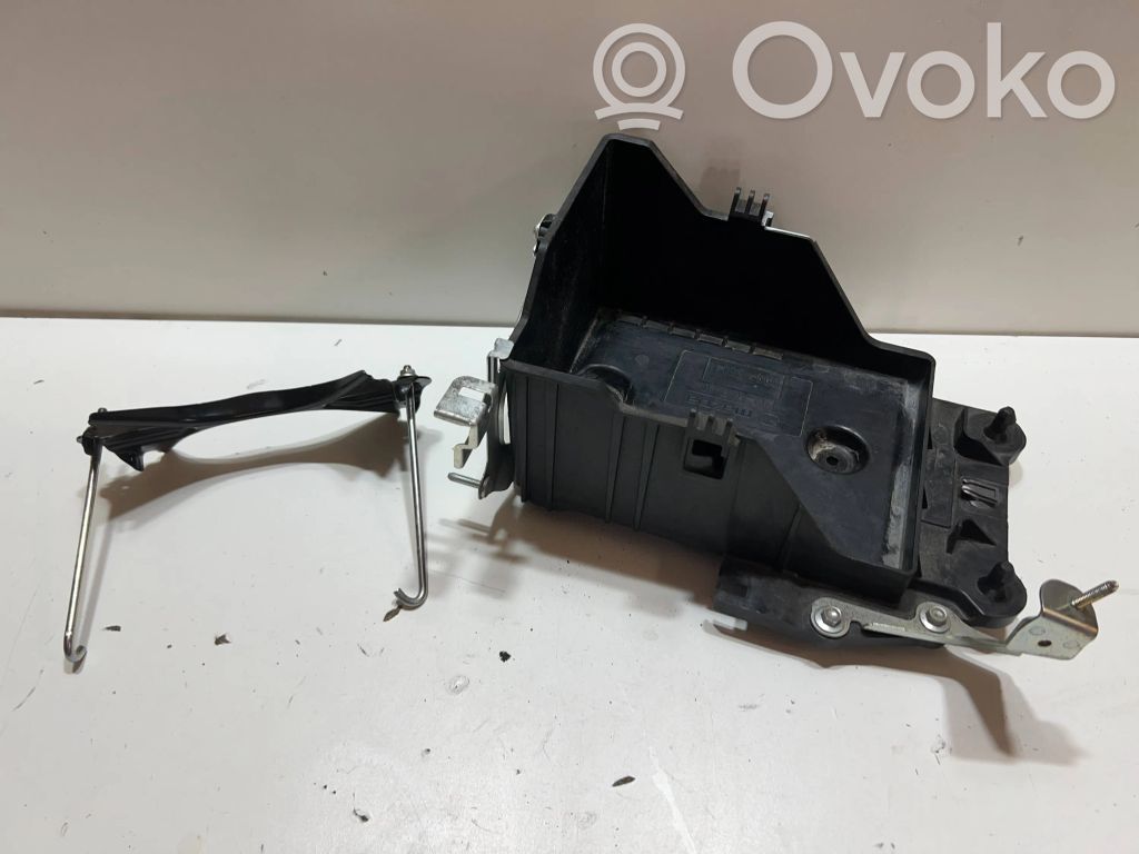 Mazda 2 Akumuliatoriaus dėžė 