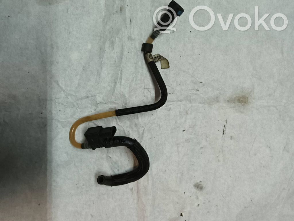 BMW 1 E81 E87 Fuel line pipe 