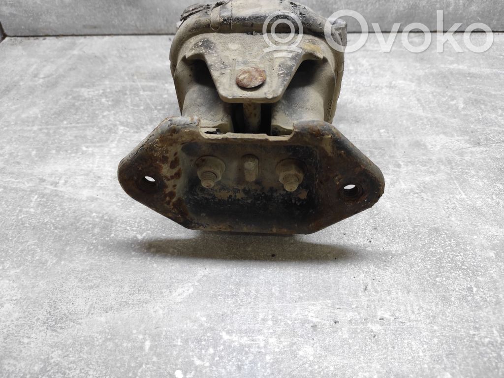 Chrysler 300 - 300C Engine mount bracket 