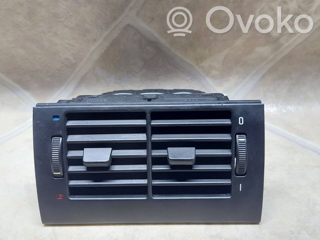 Rejilla de ventilación trasera   8376150