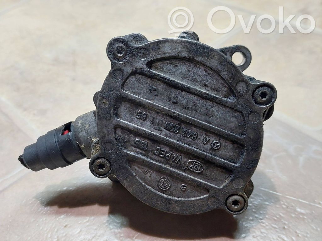 Mercedes-Benz C W203 Vacuum pump 