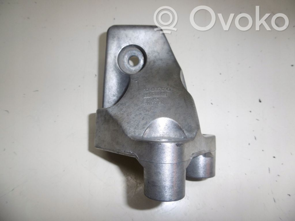 Engine mounting bracket   30723938