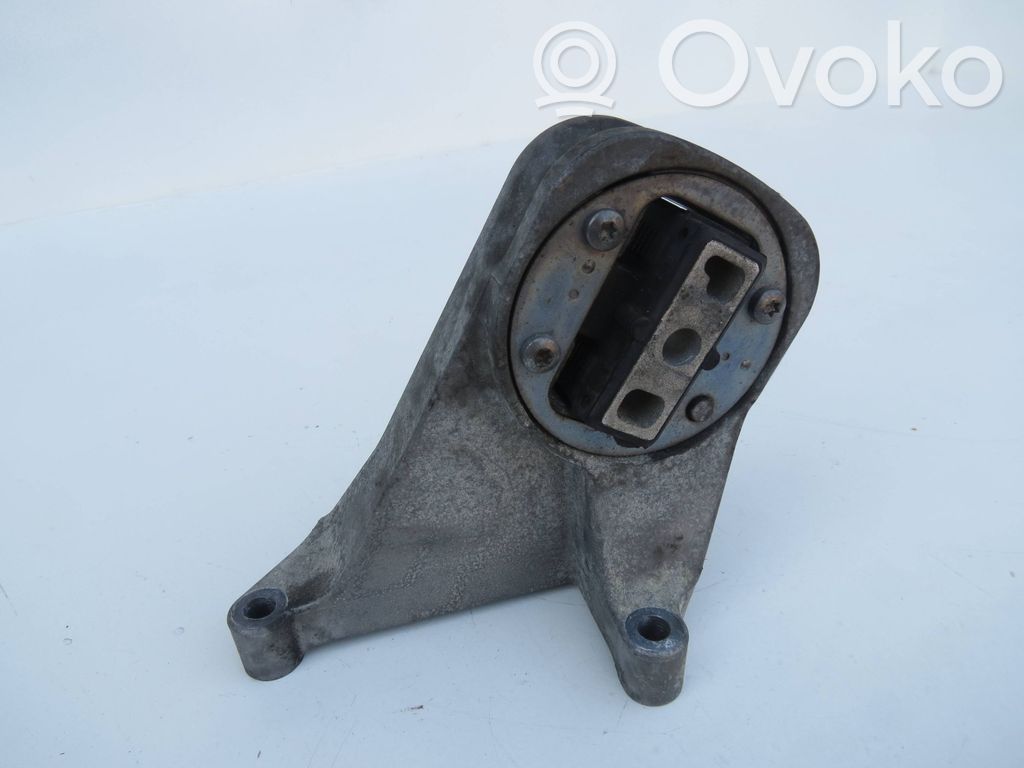 Volvo XC90 Engine mount bracket 