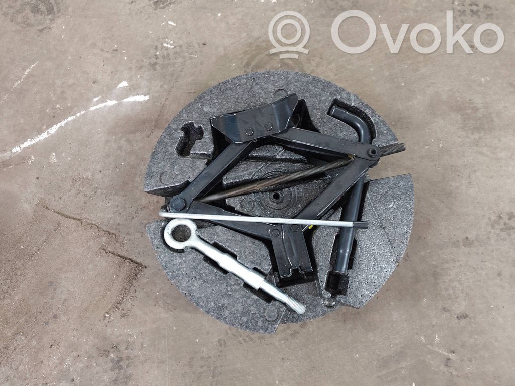 Volvo XC70 Tool set 