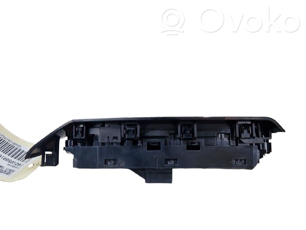 Electric window control switch   BDMC66350B