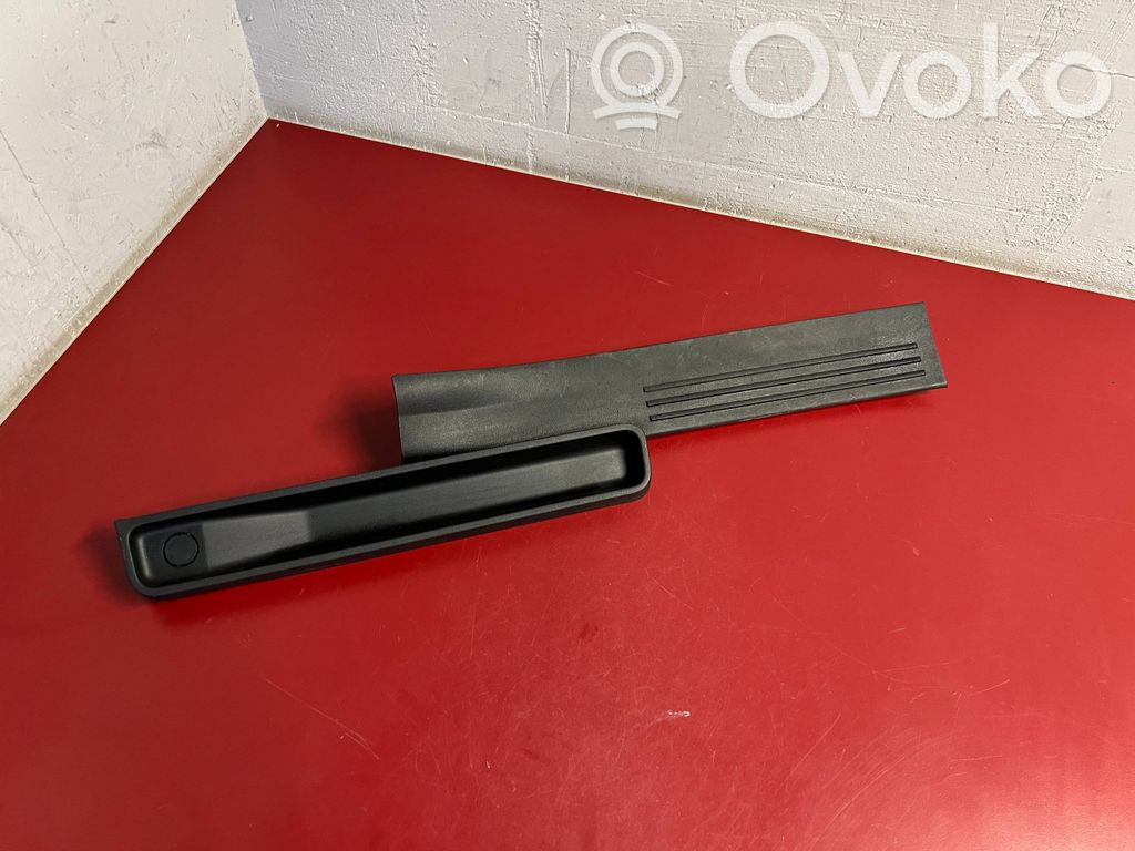 Chrysler Town & Country V Front sill trim cover 