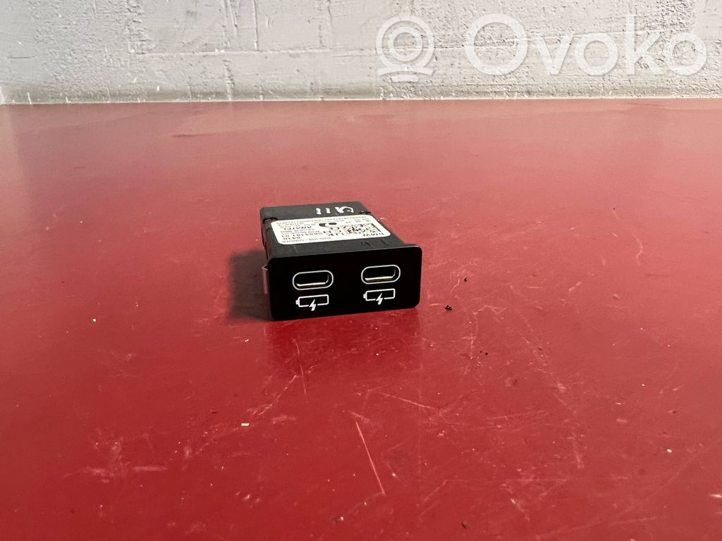 BMW X1 U11 USB socket connector 