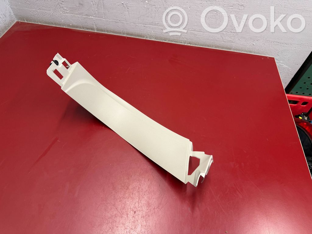 Chrysler Pacifica Tailgate/trunk side cover trim 