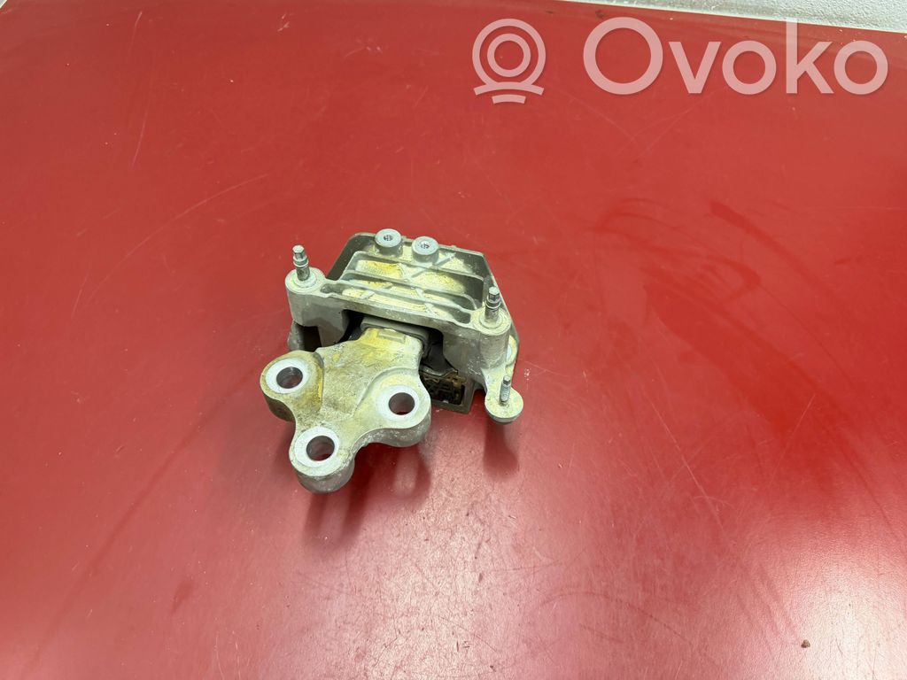 Chrysler Pacifica Engine mount bracket 
