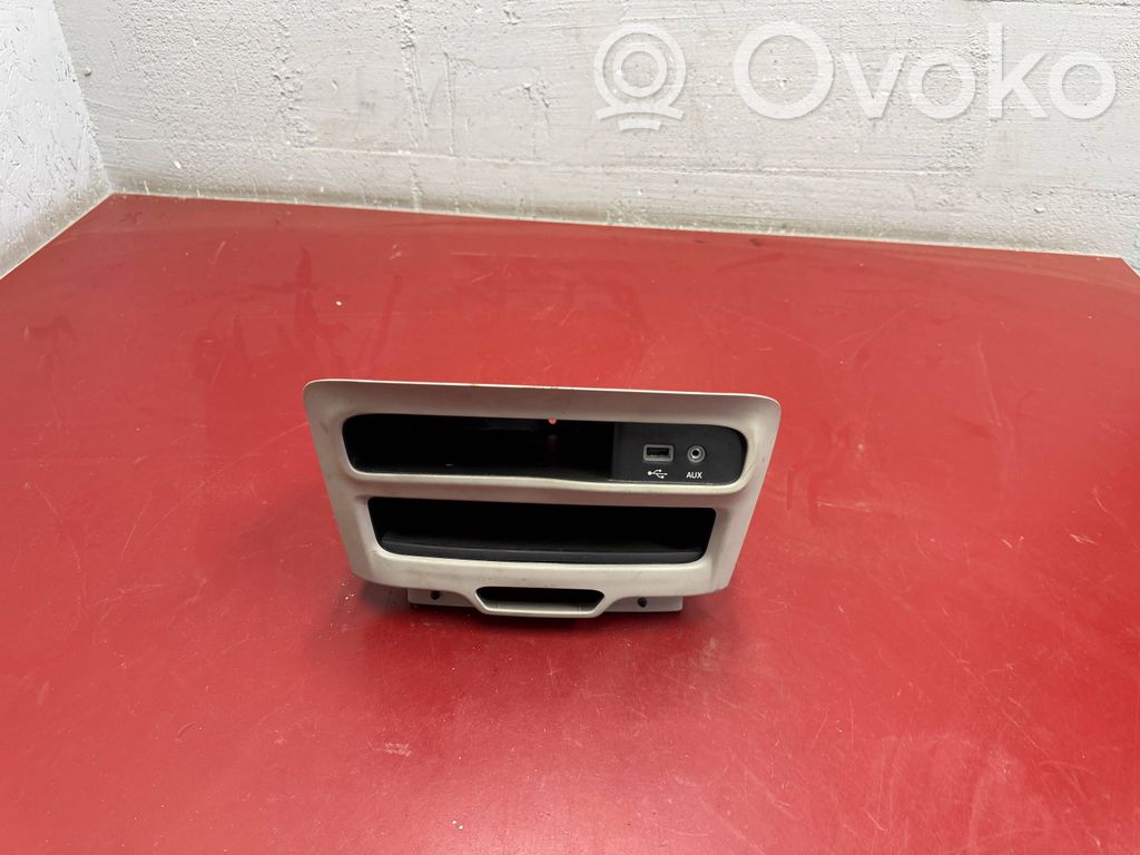 Chrysler Pacifica USB socket connector 