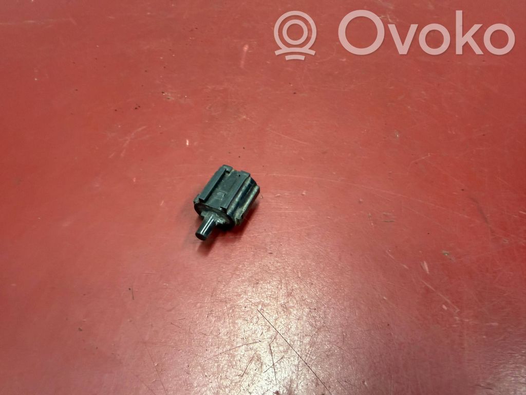 Tesla Model 3 Außentemperatursensor 