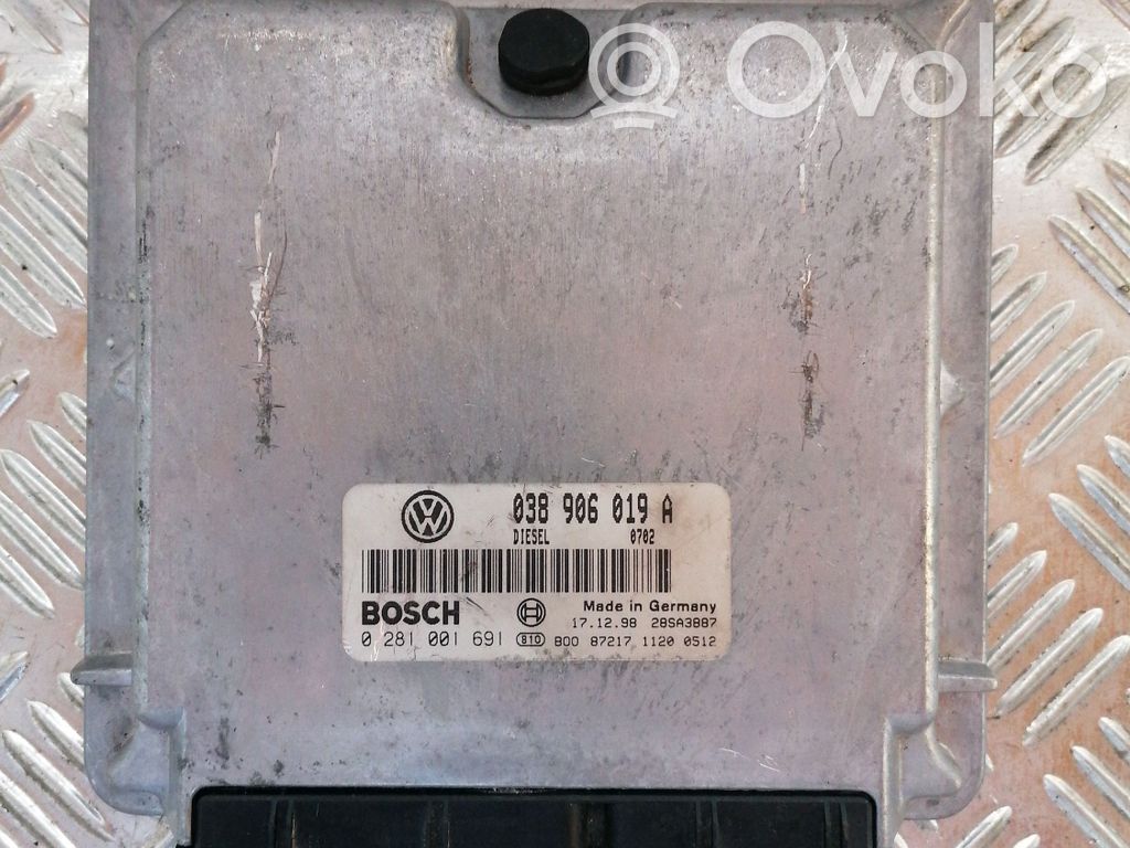 Volkswagen PASSAT B5 Engine control unit/module 