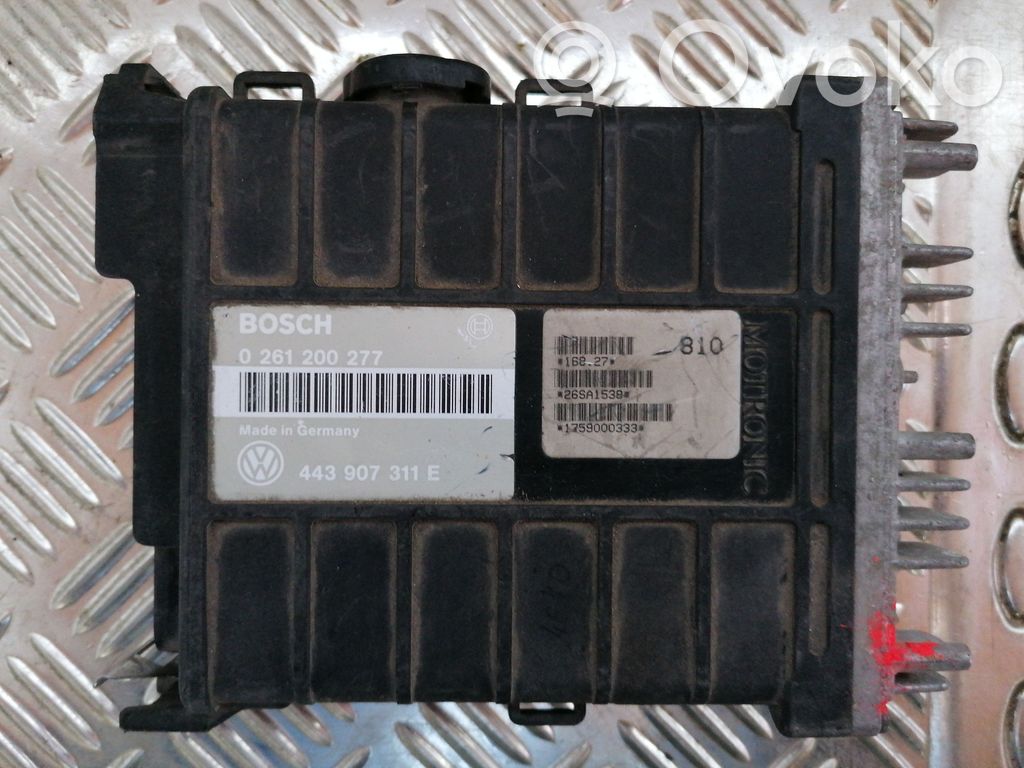 Volkswagen Golf III Engine control unit/module 