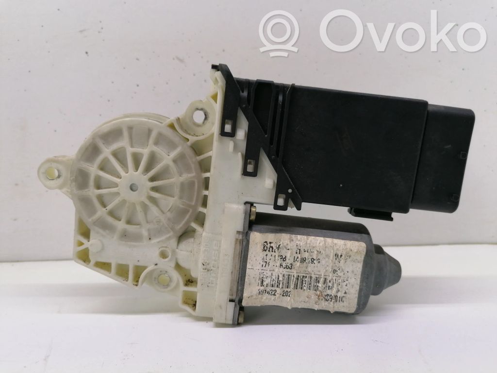 Volkswagen Bora Front door window regulator motor 
