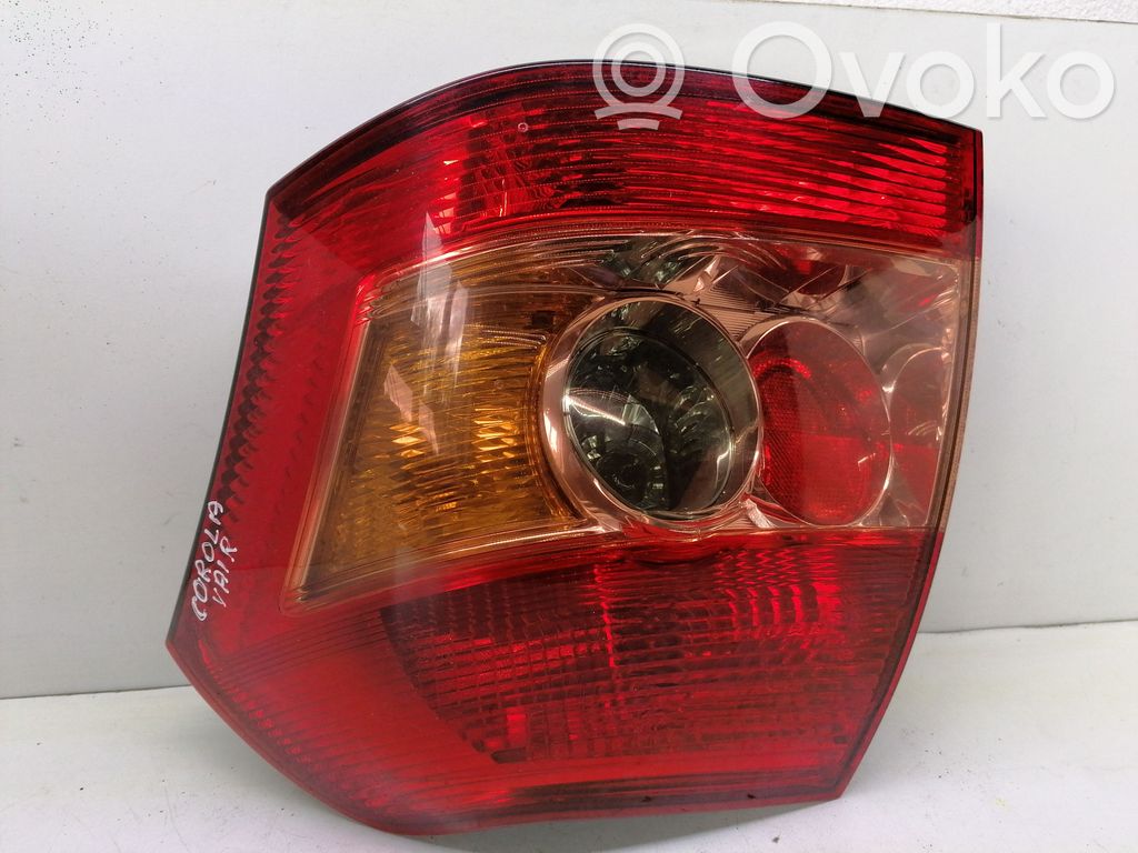 Toyota Corolla E120 E130 Aizmugurējais lukturis virsbūvē 