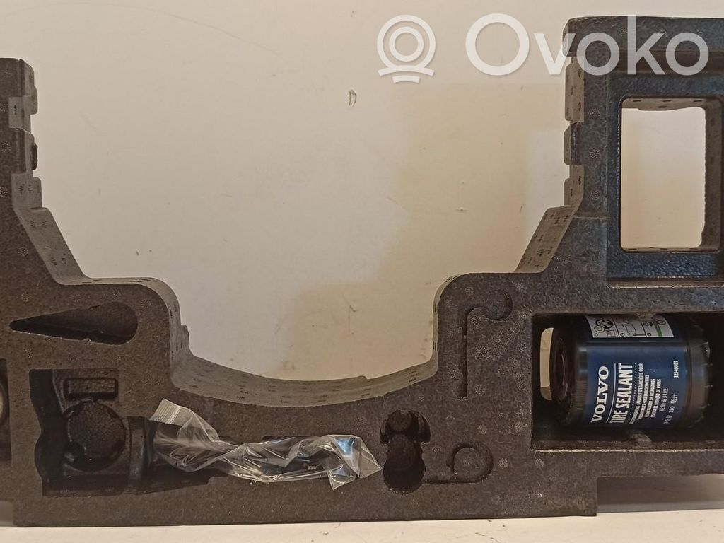 Volvo XC40 Spare wheel bolt 