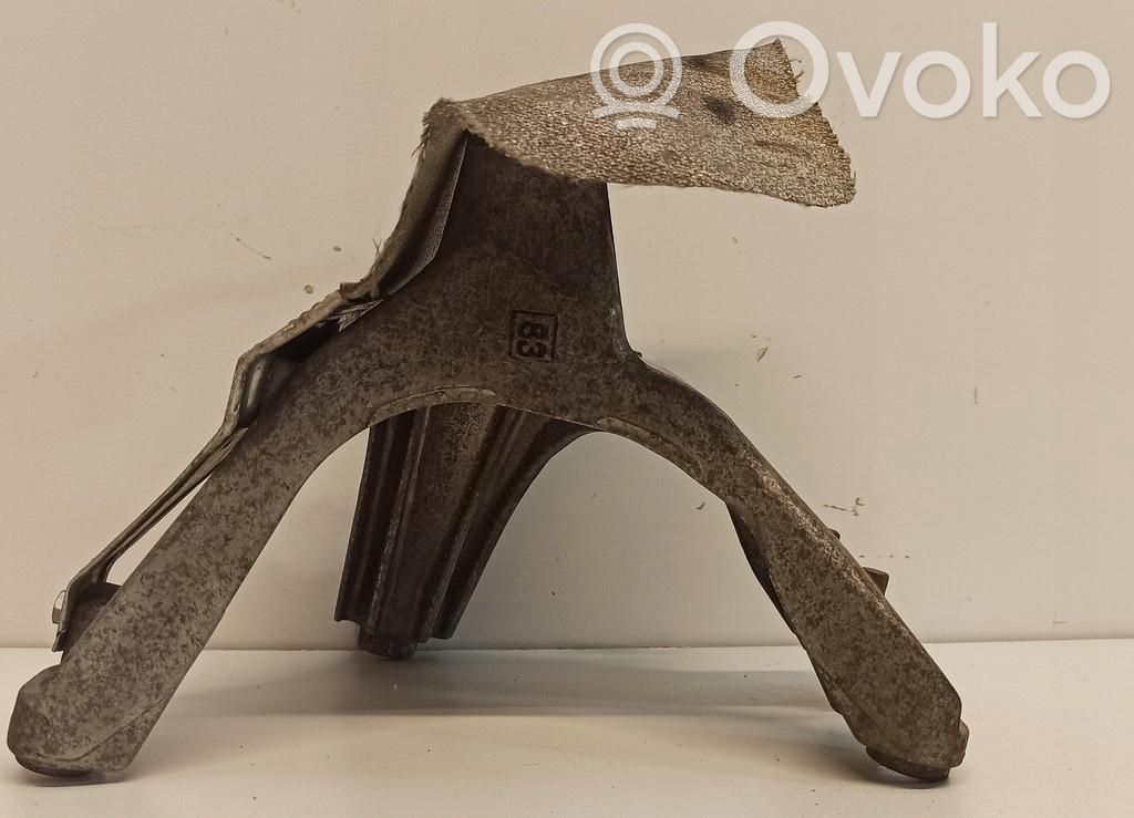 Audi A4 S4 B5 8D Engine mounting bracket 