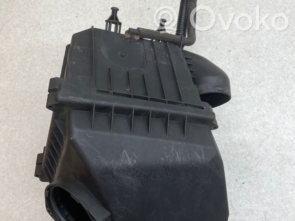 Volkswagen Phaeton Air filter box 