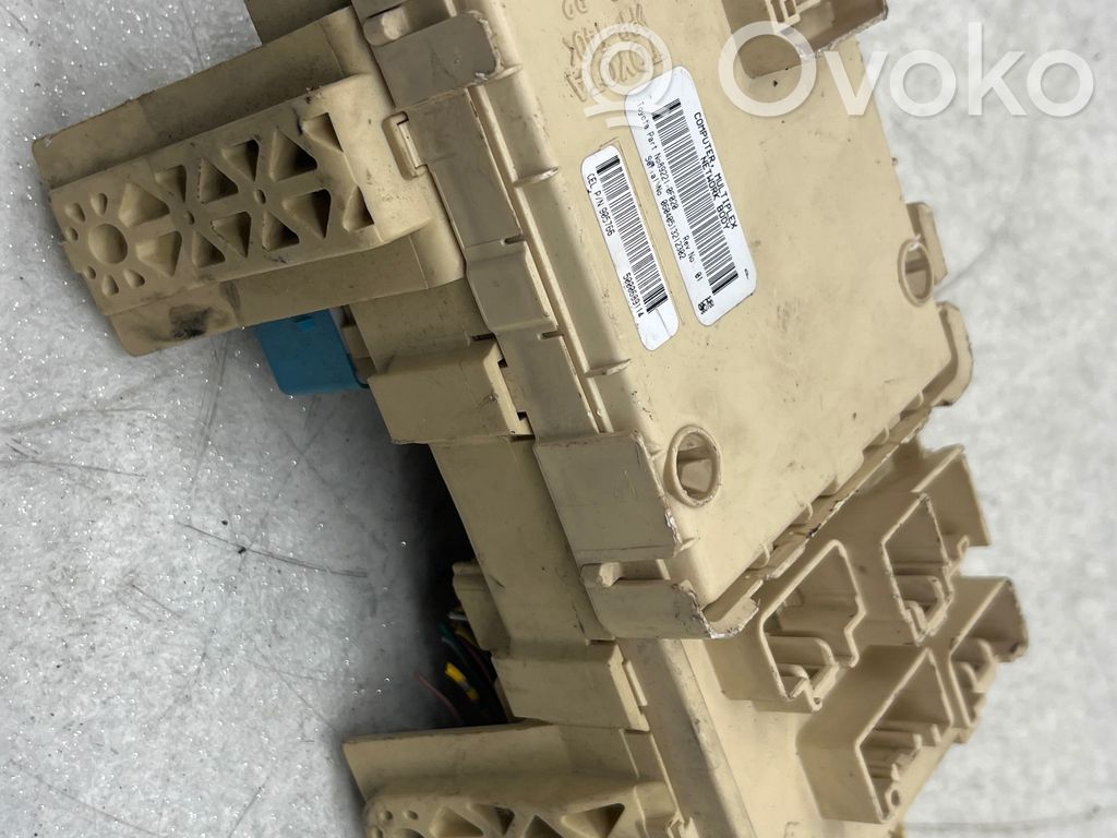 Toyota Corolla Verso E121 Fuse module 