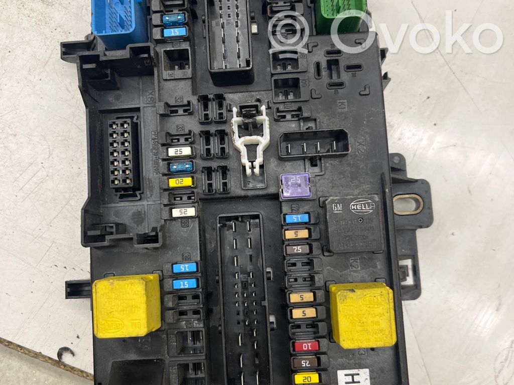 Opel Zafira B Modulo fusibile 