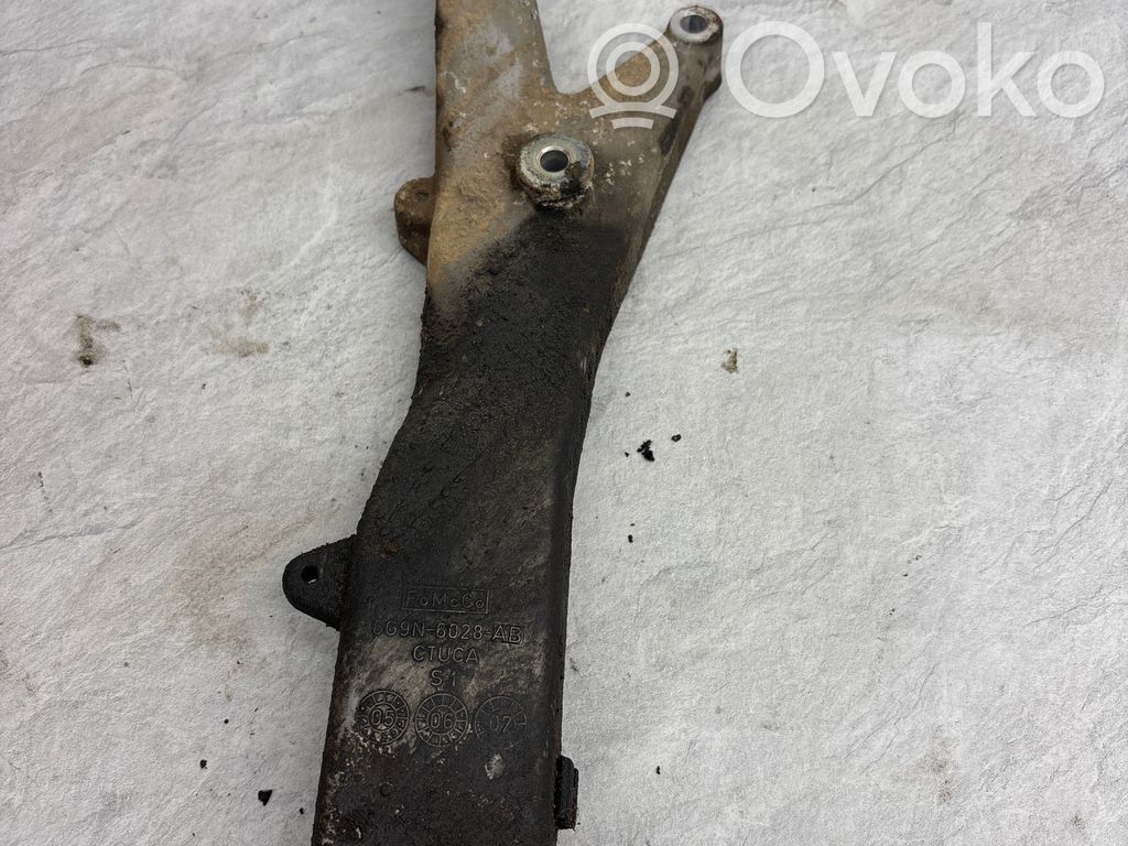 Volvo XC90 Engine mounting bracket 