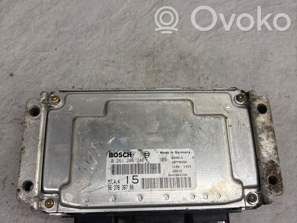 Volkswagen PASSAT B5.5 Engine control unit/module 