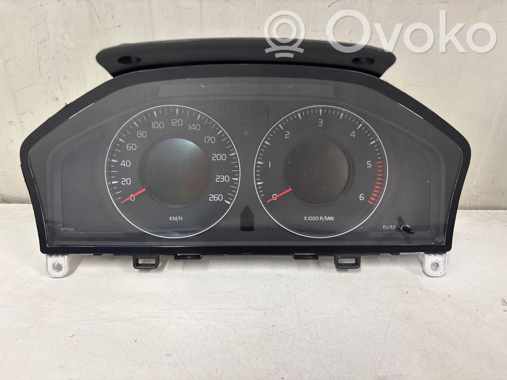 Volvo XC70 Speedometer (instrument cluster) 
