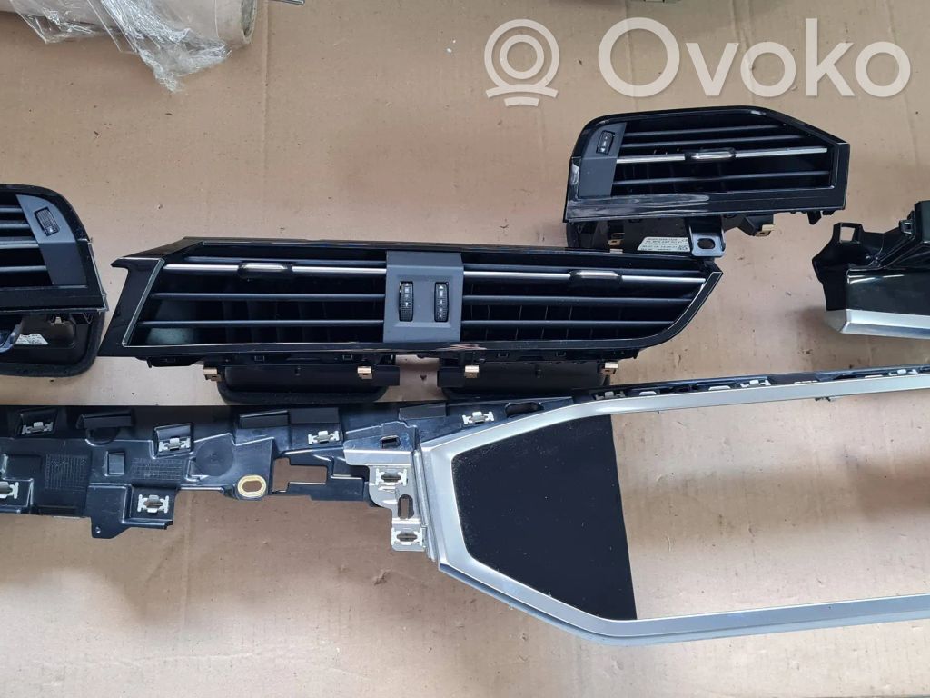 Audi Q3 F3 Ramă ornament torpedou bord 