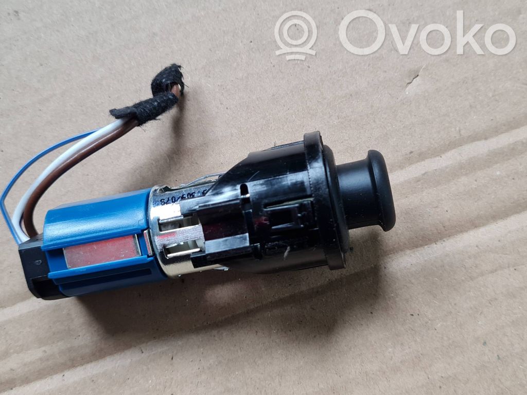 12 V Socket (front)   8Y0919340