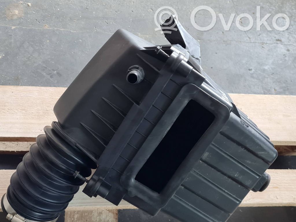 Chrysler Pacifica Air filter box 