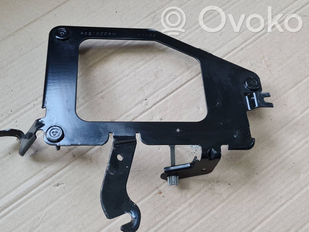 Muu moottoritilan osa   68218005AC