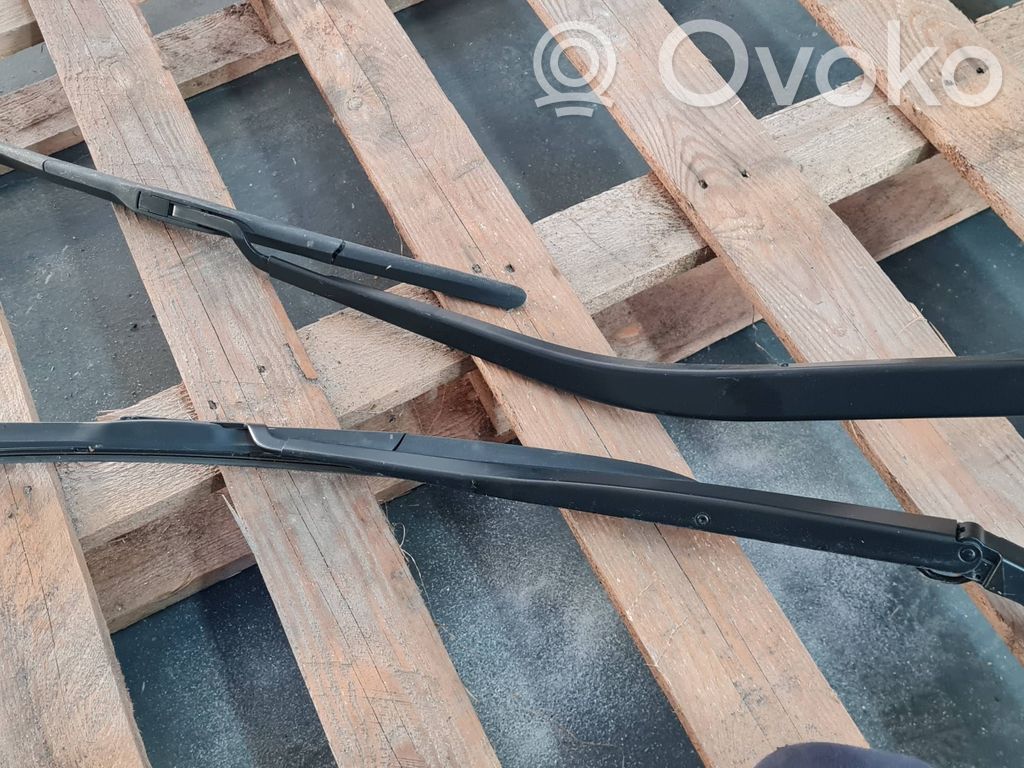 Front wiper blade arm   2586,2585