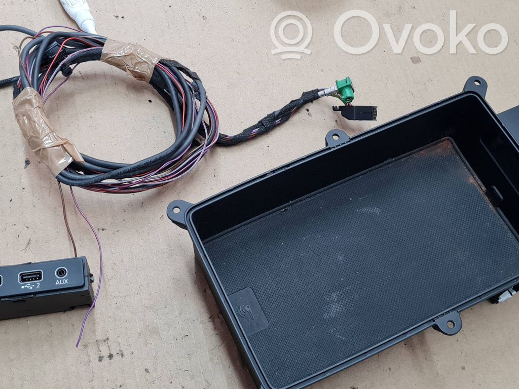Audi A4 S4 B9 USB socket connector 