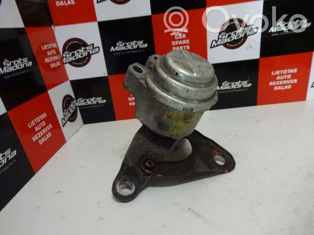 Volvo V70 Engine mount bracket 
