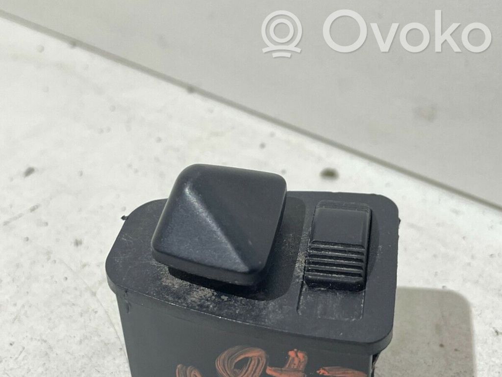 Wing mirror switch   83736919