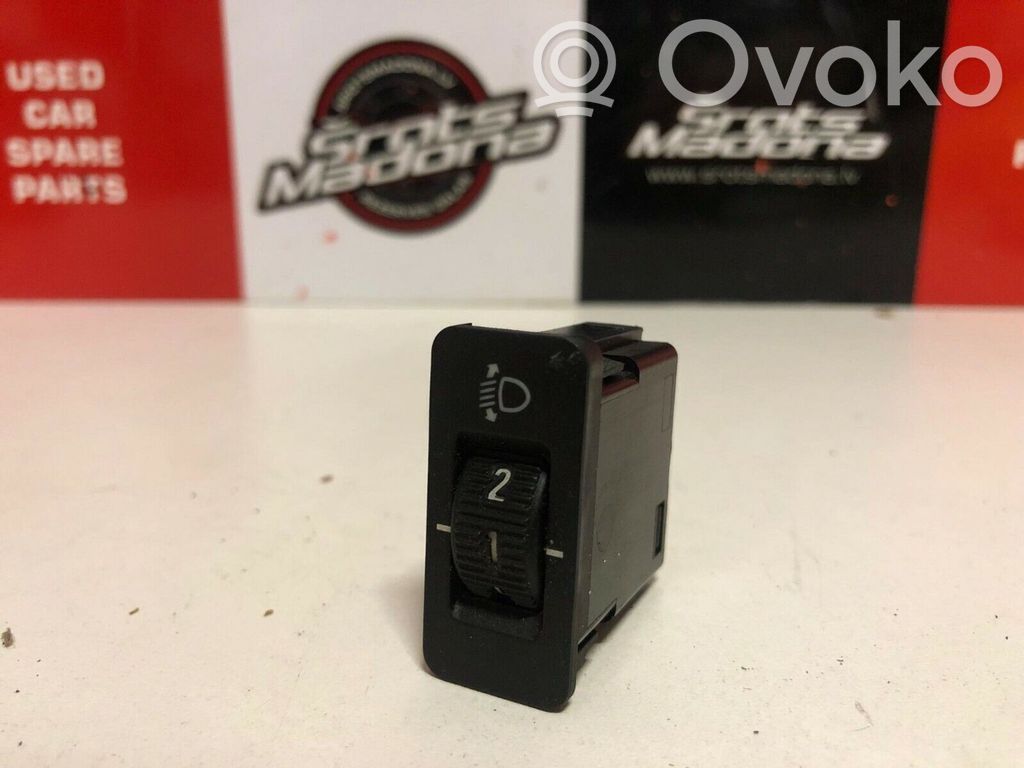 Headlight level height control switch   8360460