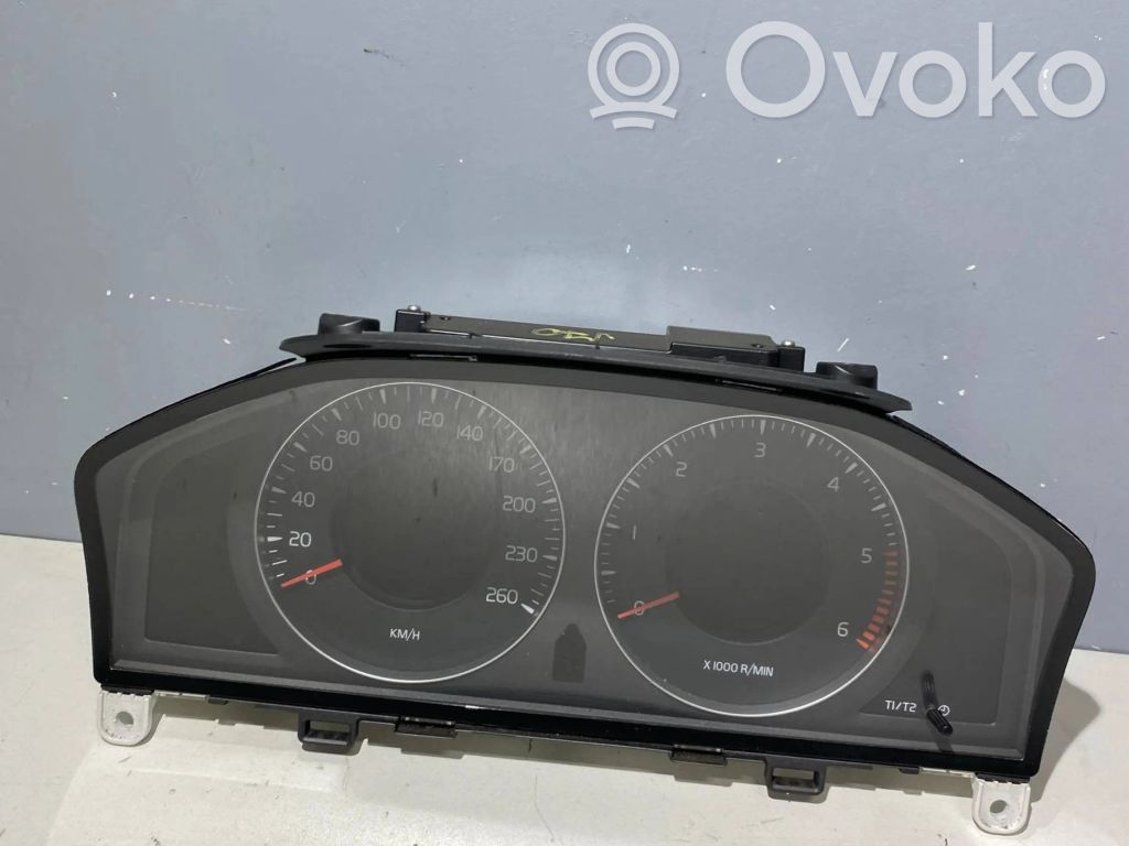 Volvo V70 Speedometer (instrument cluster) 