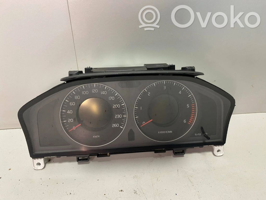 Volvo V70 Speedometer (instrument cluster) 