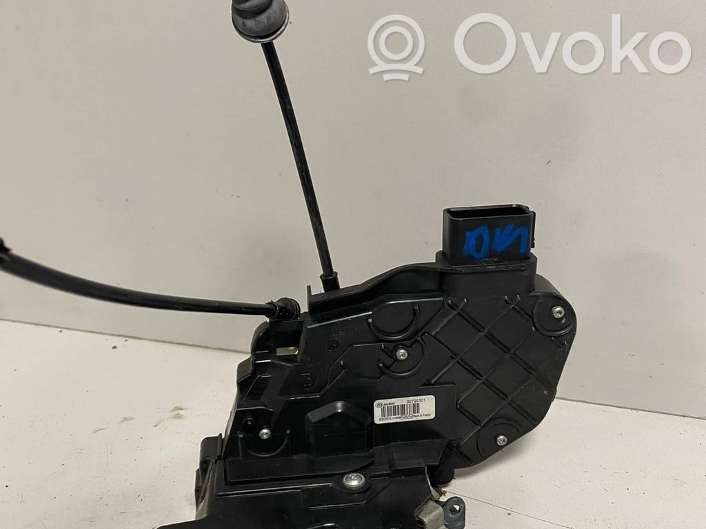 Volvo C30 Front door lock 