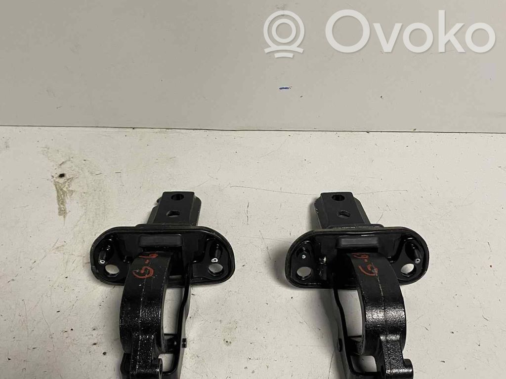 Volvo V70 Tailgate/trunk/boot hinge 