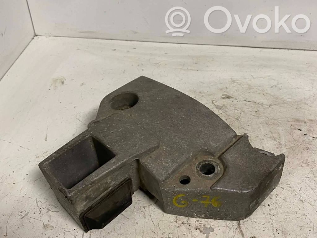 Renault Kangoo I Engine mount bracket 
