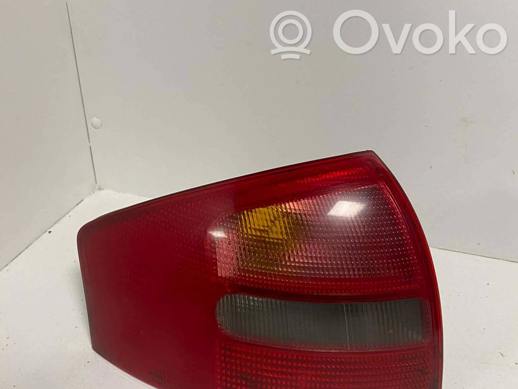 Audi A6 S6 C5 4B Lampă spate în caroserie 