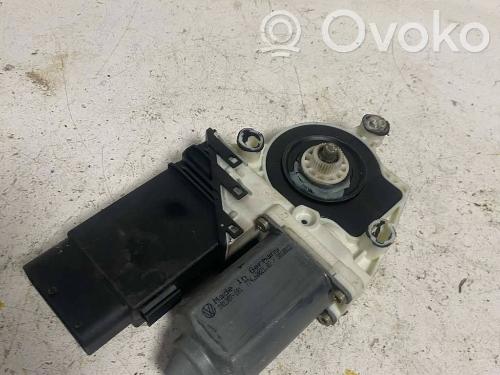 Volkswagen Golf IV Silnik regulatora szyby drzwi przednich 