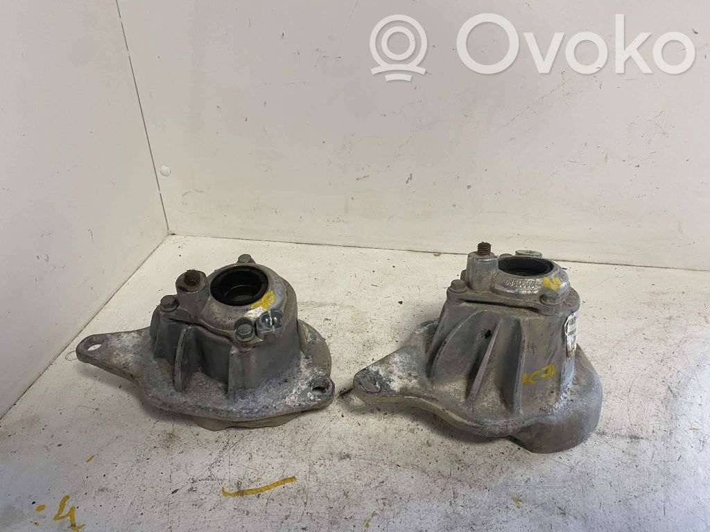 Volvo XC70 Mocowanie amortyzatora przedniego osi tylnej 