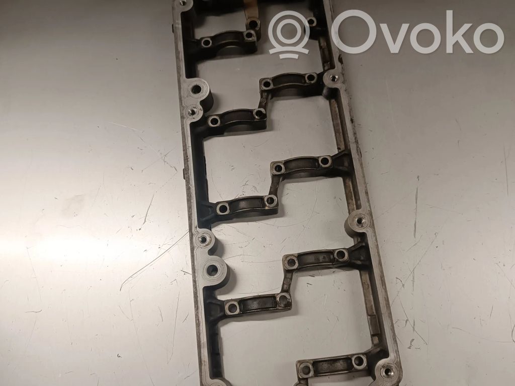 Culata del motor   057286