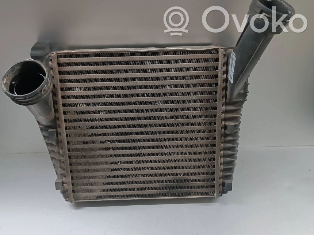Audi Q7 4L Interkūlerio radiatorius 