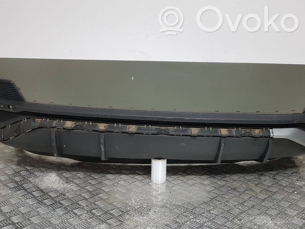 Audi Q3 F3 Moldura inferior del parachoques trasero 
