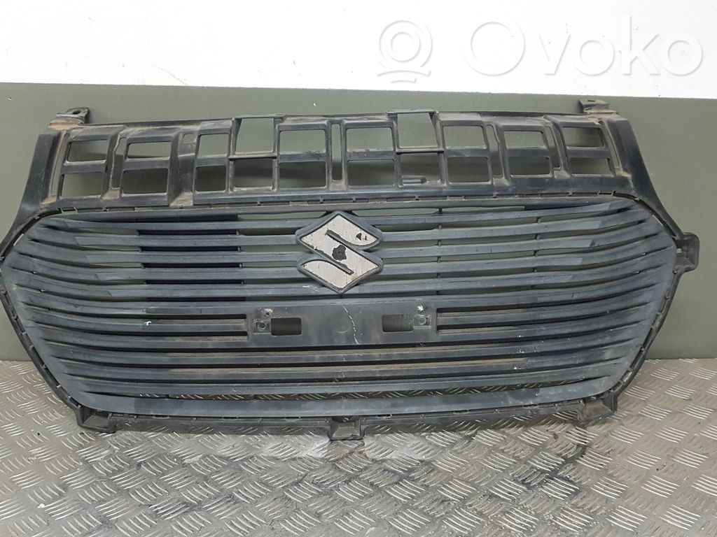 Suzuki Swift III Grotelės viršutinės 