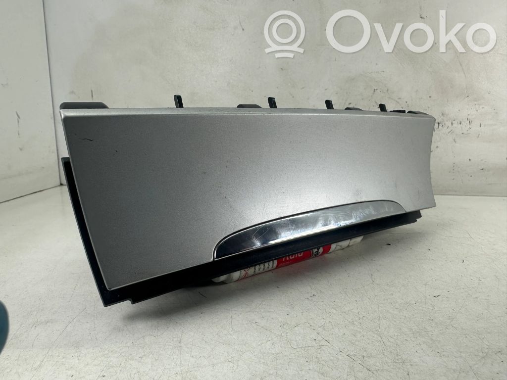 Volkswagen PASSAT B6 Popielniczka deski rozdzielczej 