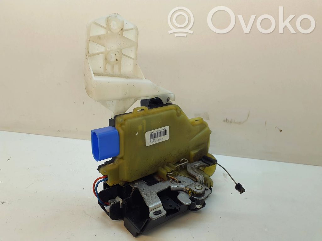 Volkswagen Touran I Front door lock 